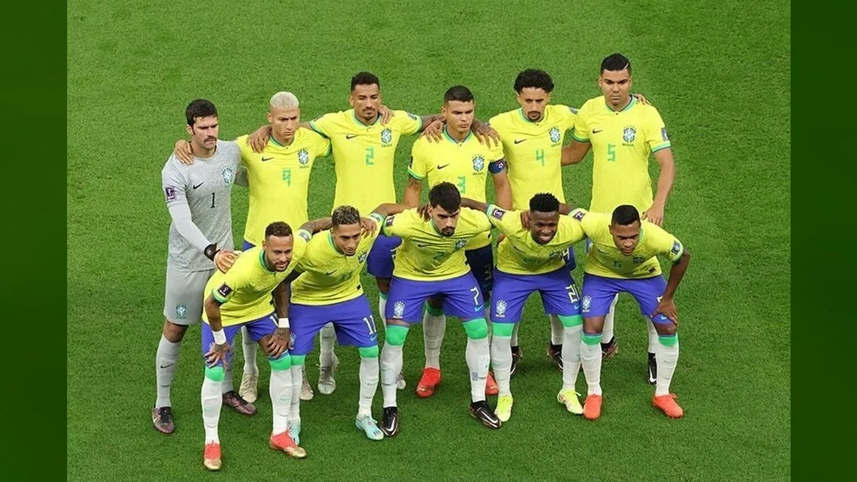 Seleção brasileira perfilada antes de partida de Copa do Mundo