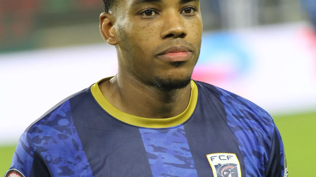 Garry Rodrigues com a camisa da seleção de Cabo Verde, que arrancou um empate histórico com o Uruguai na Copa 2026