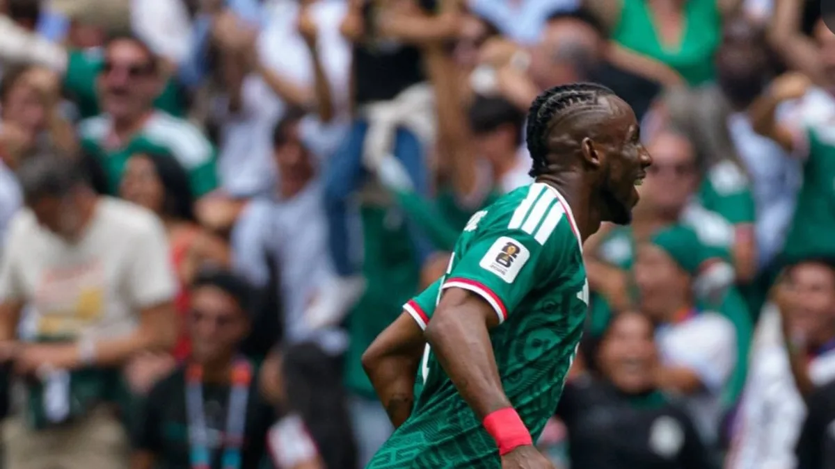 Jogadores da seleção mexicana comemorando no Estadio Azteca na Copa do Mundo 2026