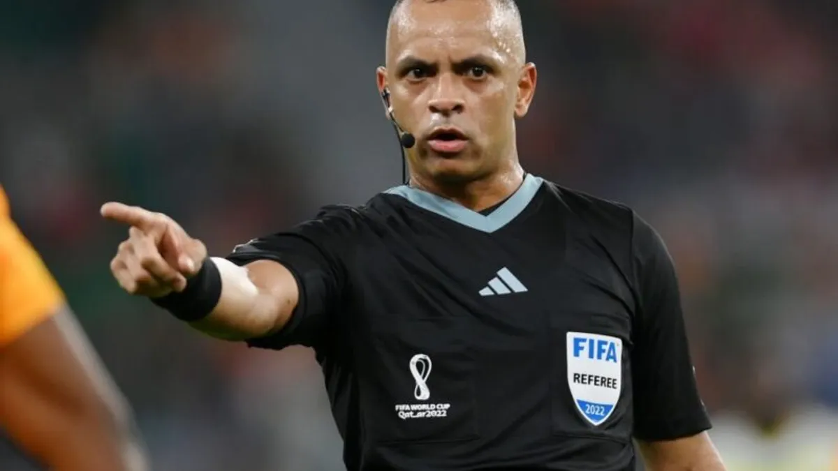 O árbitro brasileiro Wilton Pereira Sampaio durante partida da FIFA
